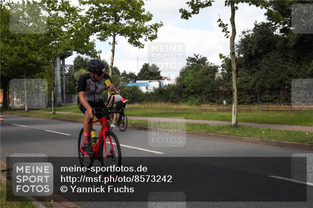 10.08.2025 - GEWOBA Citytriathlon Bremen Yannick Fuchs http://msf.ph/oto/8573242 10.08.2025 13:02:09 Radfahren 586, 731, 842, 1011 meine-sportfotos.de