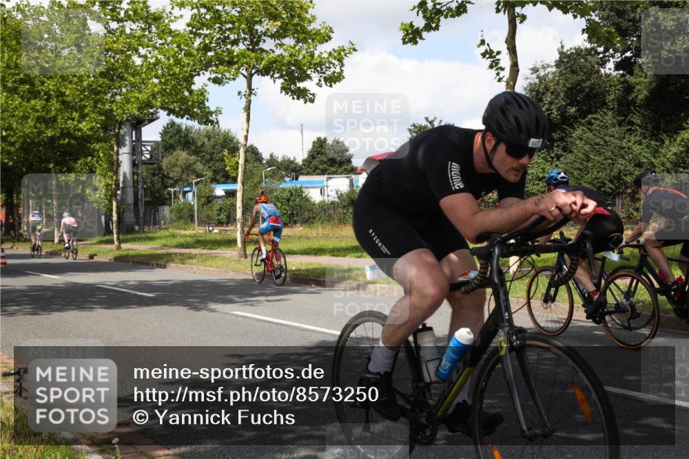 10.08.2025 - GEWOBA Citytriathlon Bremen Yannick Fuchs http://msf.ph/oto/8573250 10.08.2025 13:02:28 Radfahren 607, 647, 771, 955 meine-sportfotos.de