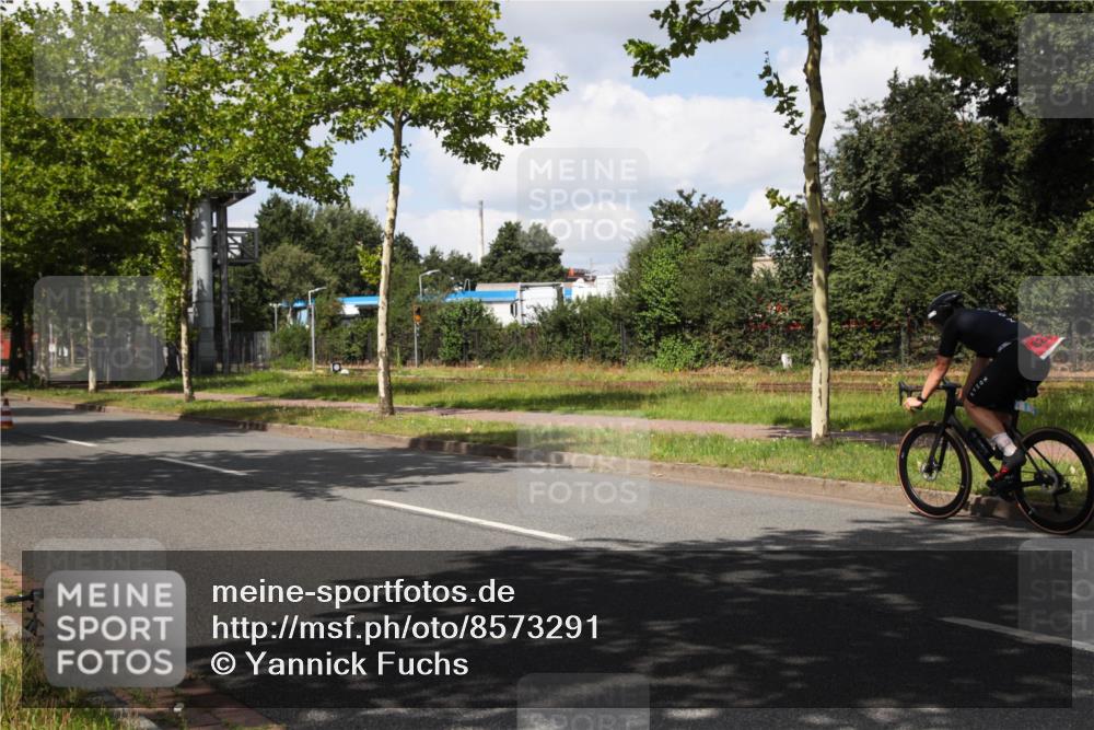 10.08.2025 - GEWOBA Citytriathlon Bremen Yannick Fuchs http://msf.ph/oto/8573291 10.08.2025 13:02:49 Radfahren 647, 661, 712, 911, 955, 1020 meine-sportfotos.de