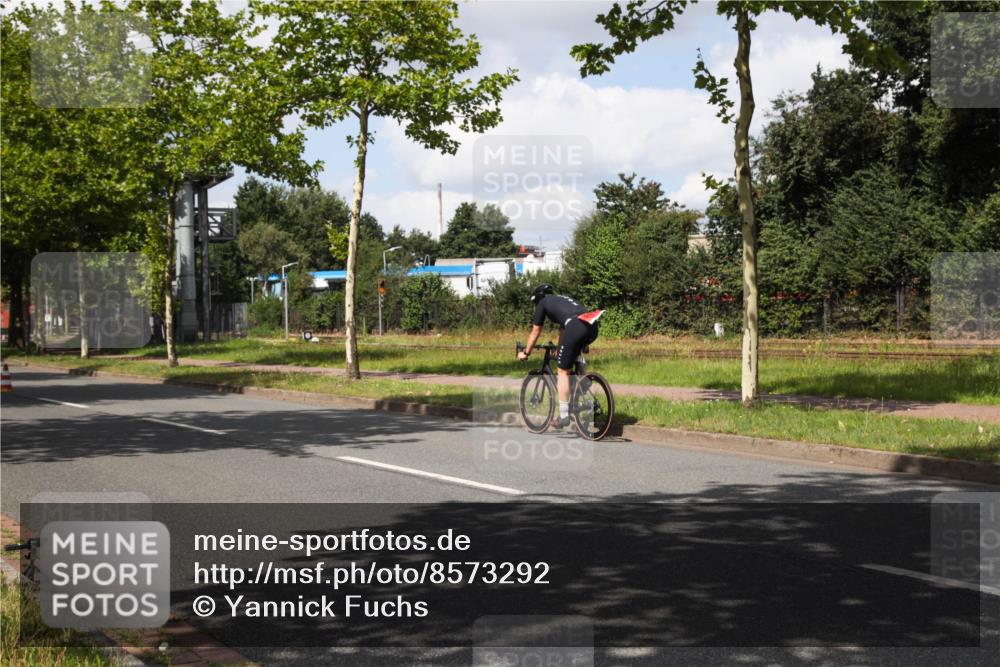 10.08.2025 - GEWOBA Citytriathlon Bremen Yannick Fuchs http://msf.ph/oto/8573292 10.08.2025 13:02:50 Radfahren 647, 661, 712, 911, 955, 1020 meine-sportfotos.de