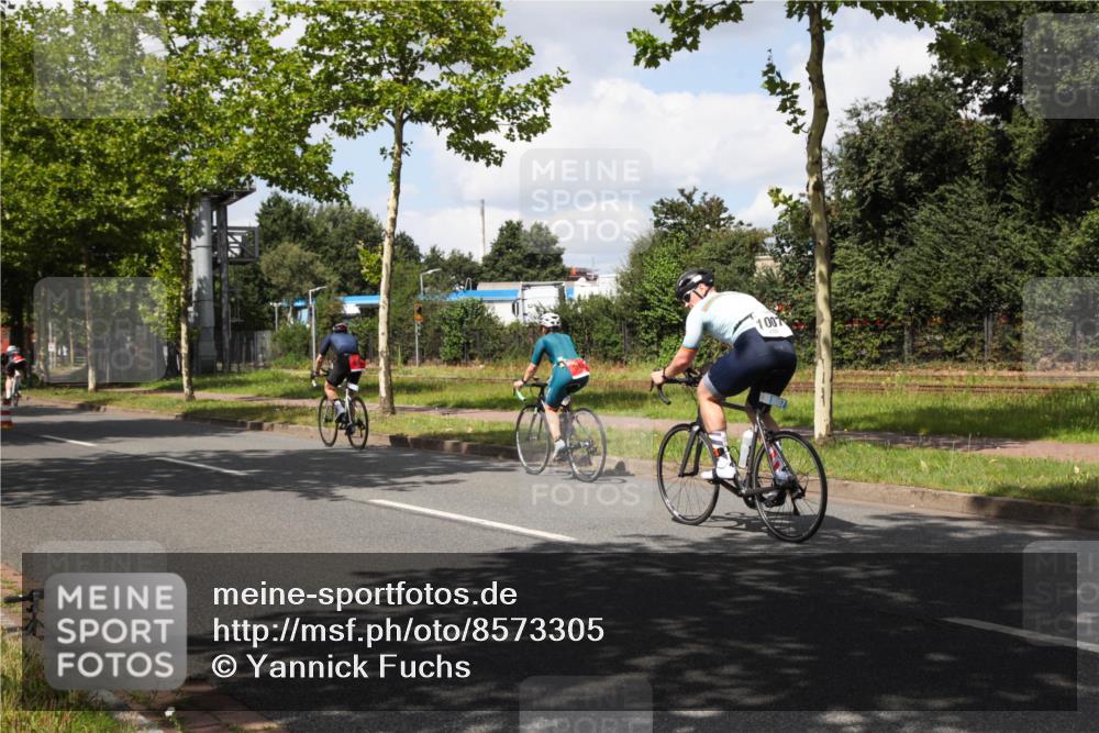 10.08.2025 - GEWOBA Citytriathlon Bremen Yannick Fuchs http://msf.ph/oto/8573305 10.08.2025 13:03:00 Radfahren 668, 693, 945, 1020 meine-sportfotos.de