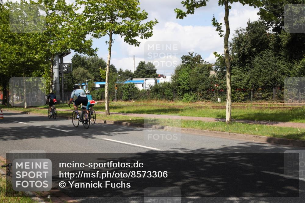 10.08.2025 - GEWOBA Citytriathlon Bremen Yannick Fuchs http://msf.ph/oto/8573306 10.08.2025 13:03:00 Radfahren 668, 693, 945, 1020 meine-sportfotos.de