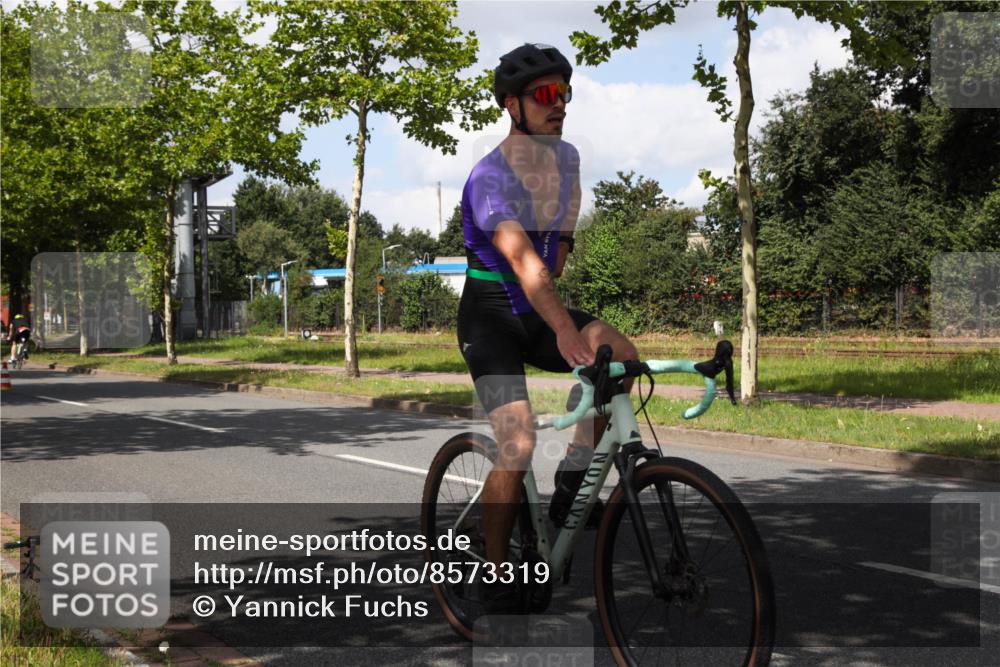 10.08.2025 - GEWOBA Citytriathlon Bremen Yannick Fuchs http://msf.ph/oto/8573319 10.08.2025 13:03:08 Radfahren 651, 668, 693, 748, 898, 945, 1020 meine-sportfotos.de