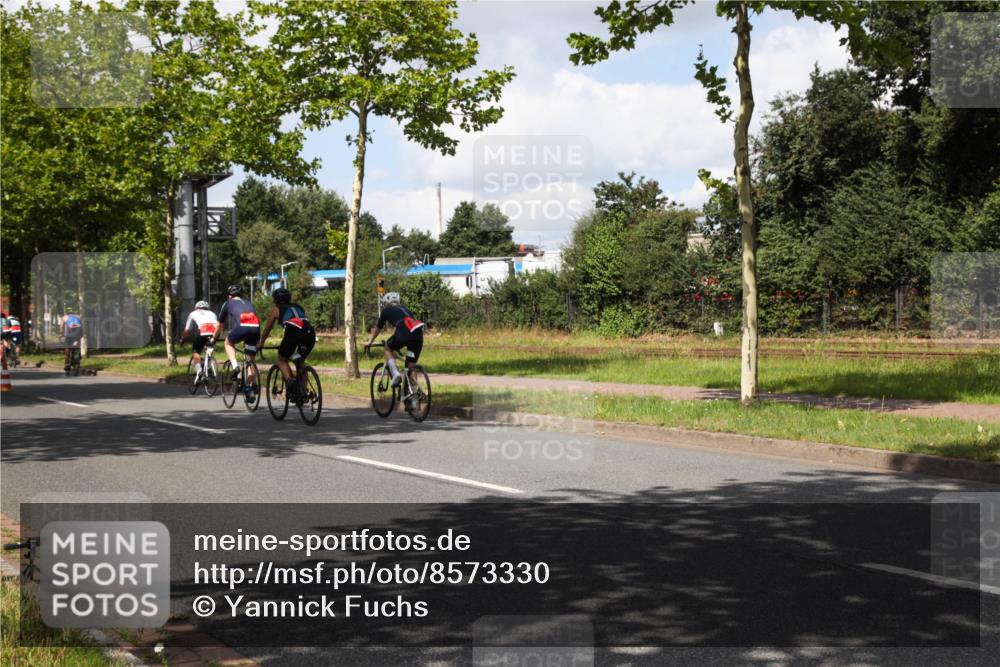 10.08.2025 - GEWOBA Citytriathlon Bremen Yannick Fuchs http://msf.ph/oto/8573330 10.08.2025 13:03:17 Radfahren 633, 651, 668, 693, 727, 748, 898, 945, 954 meine-sportfotos.de