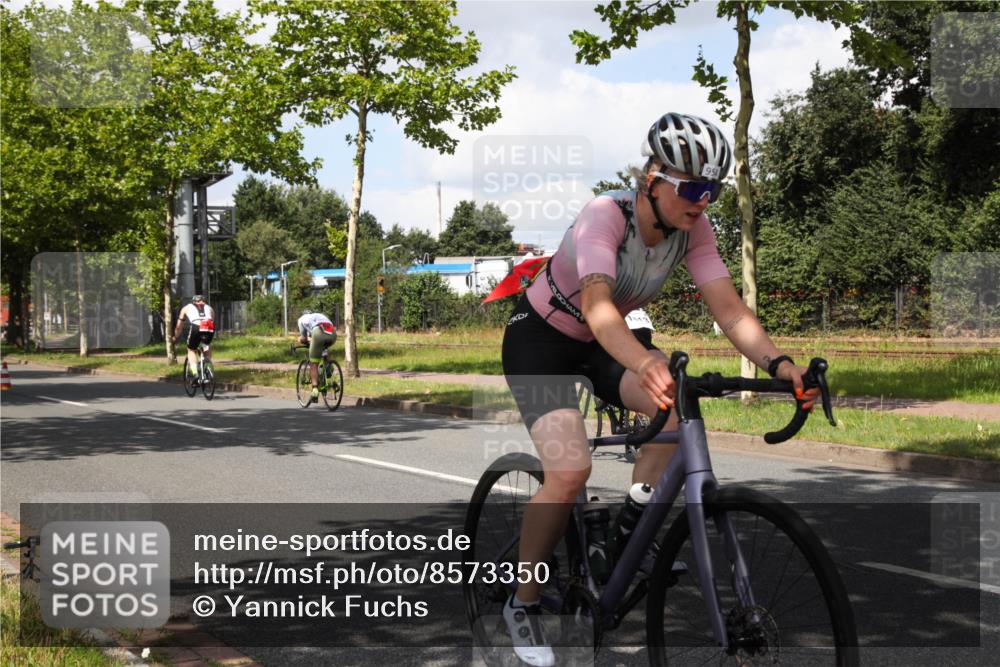 10.08.2025 - GEWOBA Citytriathlon Bremen Yannick Fuchs http://msf.ph/oto/8573350 10.08.2025 13:03:24 Radfahren 633, 651, 727, 748, 898, 925, 954 meine-sportfotos.de