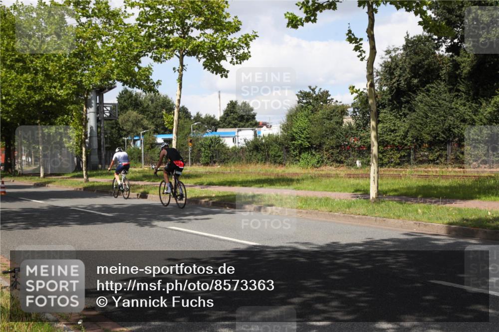 10.08.2025 - GEWOBA Citytriathlon Bremen Yannick Fuchs http://msf.ph/oto/8573363 10.08.2025 13:03:33 Radfahren 633, 727, 748, 812, 823, 925, 954 meine-sportfotos.de