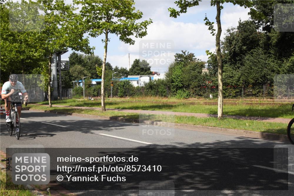 10.08.2025 - GEWOBA Citytriathlon Bremen Yannick Fuchs http://msf.ph/oto/8573410 10.08.2025 13:03:50 Radfahren 574, 676, 685, 753, 812, 823, 908, 965, 1007 meine-sportfotos.de