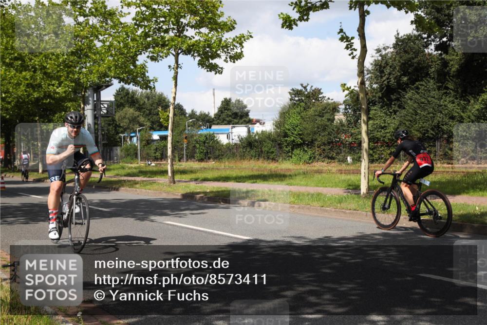10.08.2025 - GEWOBA Citytriathlon Bremen Yannick Fuchs http://msf.ph/oto/8573411 10.08.2025 13:03:50 Radfahren 574, 676, 685, 753, 812, 823, 908, 965, 1007 meine-sportfotos.de