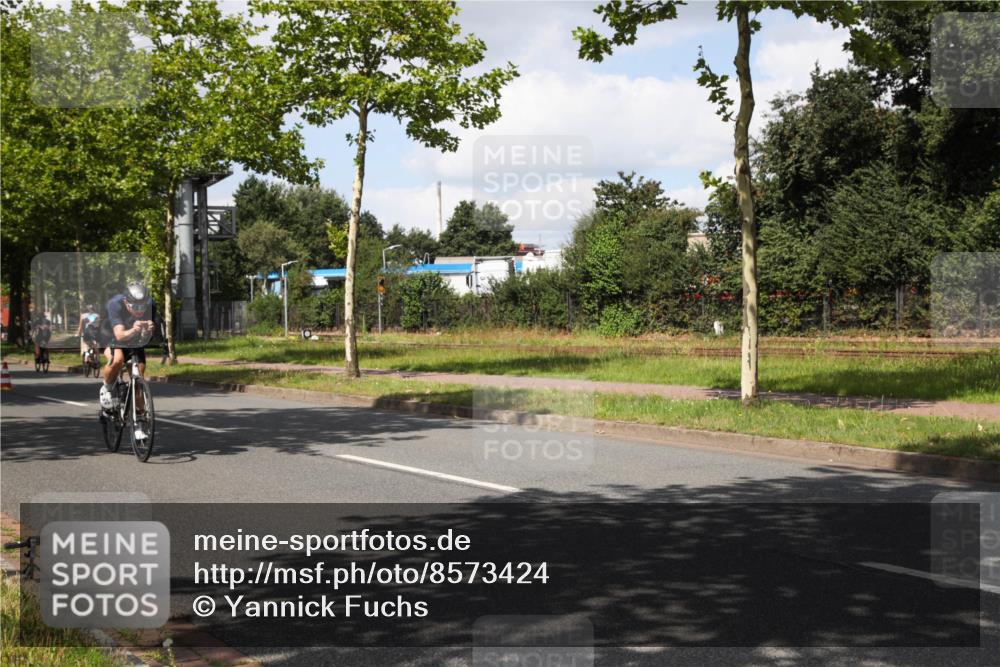 10.08.2025 - GEWOBA Citytriathlon Bremen Yannick Fuchs http://msf.ph/oto/8573424 10.08.2025 13:03:54 Radfahren 574, 576, 605, 676, 685, 753, 812, 823, 908, 965, 1007 meine-sportfotos.de