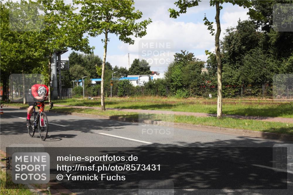 10.08.2025 - GEWOBA Citytriathlon Bremen Yannick Fuchs http://msf.ph/oto/8573431 10.08.2025 13:03:56 Radfahren 574, 576, 605, 625, 676, 685, 753, 812, 908, 965, 1007 meine-sportfotos.de