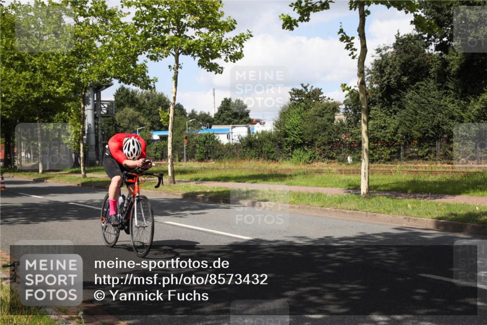 10.08.2025 - GEWOBA Citytriathlon Bremen Yannick Fuchs http://msf.ph/oto/8573432 10.08.2025 13:03:56 Radfahren 574, 576, 605, 625, 676, 685, 753, 812, 908, 965, 1007 meine-sportfotos.de