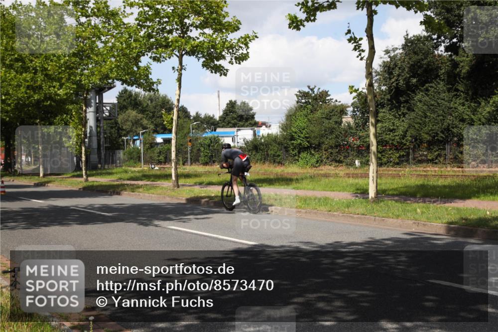 10.08.2025 - GEWOBA Citytriathlon Bremen Yannick Fuchs http://msf.ph/oto/8573470 10.08.2025 13:04:07 Radfahren 574, 576, 605, 625, 640, 685, 697, 760, 769, 786, 946, 960, 963, 965, 1013, 1036 meine-sportfotos.de