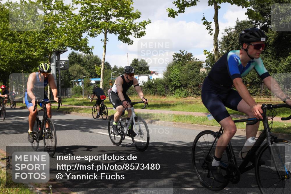 10.08.2025 - GEWOBA Citytriathlon Bremen Yannick Fuchs http://msf.ph/oto/8573480 10.08.2025 13:04:10 Radfahren 574, 576, 605, 625, 640, 685, 697, 760, 769, 786, 946, 960, 963, 1013, 1036 meine-sportfotos.de