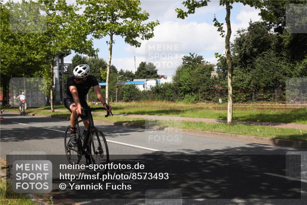 10.08.2025 - GEWOBA Citytriathlon Bremen Yannick Fuchs http://msf.ph/oto/8573493 10.08.2025 13:04:14 Radfahren 576, 605, 625, 640, 674, 697, 760, 769, 786, 799, 946, 960, 963, 1013, 1036 meine-sportfotos.de