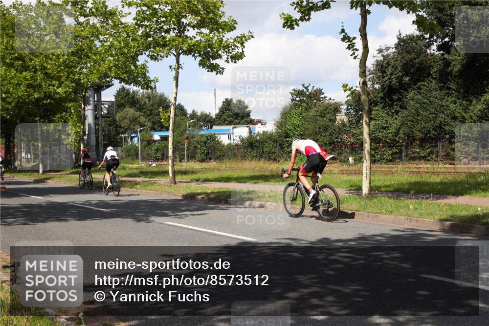 10.08.2025 - GEWOBA Citytriathlon Bremen Yannick Fuchs http://msf.ph/oto/8573512 10.08.2025 13:04:19 Radfahren 605, 625, 640, 674, 697, 760, 769, 786, 799, 875, 946, 960, 963, 1013, 1036 meine-sportfotos.de