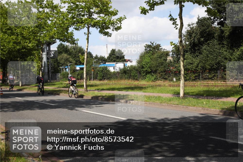 10.08.2025 - GEWOBA Citytriathlon Bremen Yannick Fuchs http://msf.ph/oto/8573542 10.08.2025 13:04:29 Radfahren 583, 674, 675, 751, 799, 808, 875, 939, 960 meine-sportfotos.de