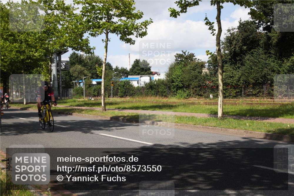 10.08.2025 - GEWOBA Citytriathlon Bremen Yannick Fuchs http://msf.ph/oto/8573550 10.08.2025 13:04:31 Radfahren 583, 674, 675, 751, 799, 808, 875, 939 meine-sportfotos.de