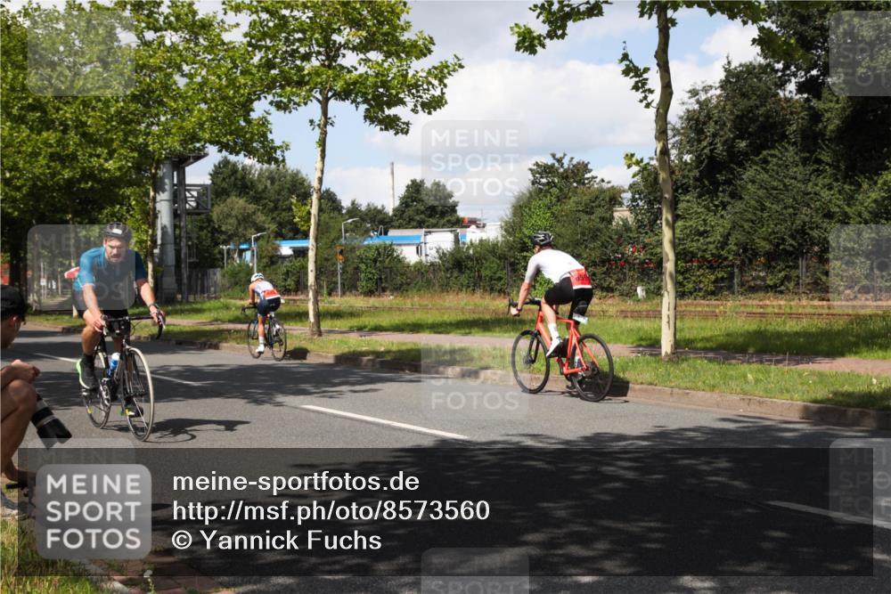 10.08.2025 - GEWOBA Citytriathlon Bremen Yannick Fuchs http://msf.ph/oto/8573560 10.08.2025 13:04:34 Radfahren 583, 674, 675, 751, 799, 808, 875, 909, 939 meine-sportfotos.de