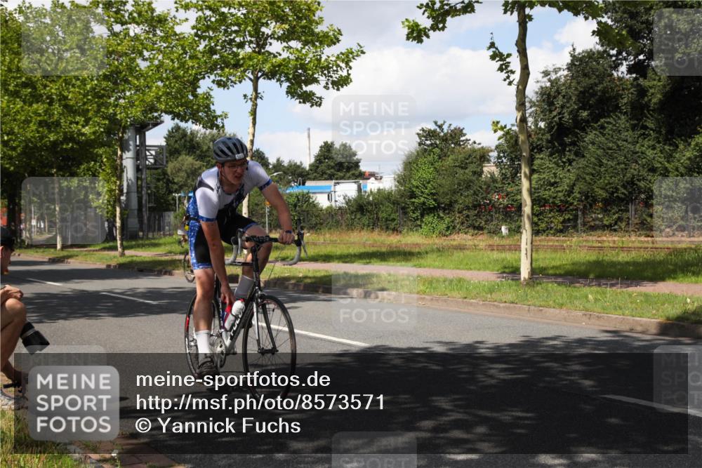 10.08.2025 - GEWOBA Citytriathlon Bremen Yannick Fuchs http://msf.ph/oto/8573571 10.08.2025 13:04:39 Radfahren 583, 674, 675, 751, 808, 875, 909, 930, 939 meine-sportfotos.de