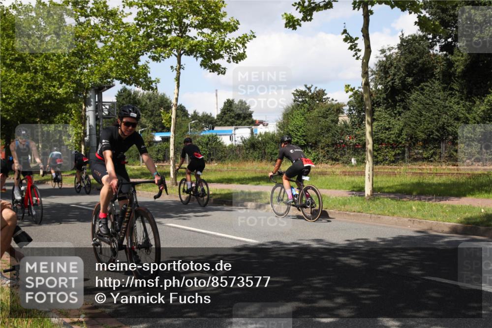 10.08.2025 - GEWOBA Citytriathlon Bremen Yannick Fuchs http://msf.ph/oto/8573577 10.08.2025 13:04:46 Radfahren 583, 629, 675, 808, 909, 929, 930, 939, 951 meine-sportfotos.de