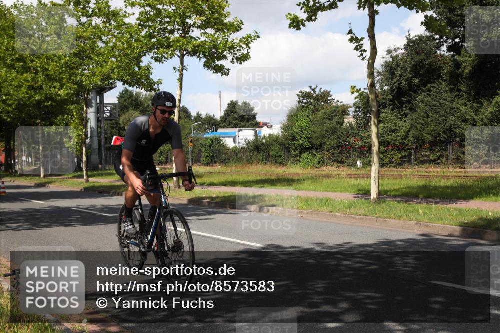 10.08.2025 - GEWOBA Citytriathlon Bremen Yannick Fuchs http://msf.ph/oto/8573583 10.08.2025 13:04:52 Radfahren 590, 629, 745, 909, 929, 930, 951 meine-sportfotos.de