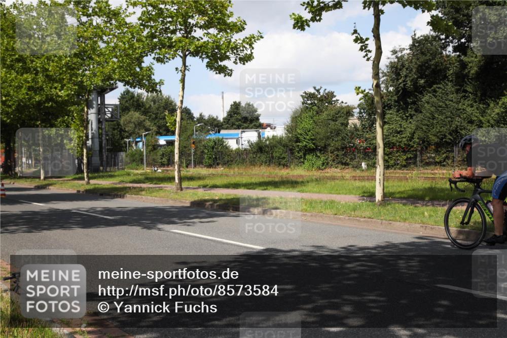 10.08.2025 - GEWOBA Citytriathlon Bremen Yannick Fuchs http://msf.ph/oto/8573584 10.08.2025 13:04:57 Radfahren 590, 629, 645, 745, 909, 929, 930, 951, 1010 meine-sportfotos.de