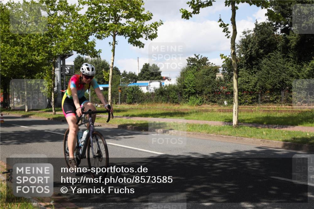 10.08.2025 - GEWOBA Citytriathlon Bremen Yannick Fuchs http://msf.ph/oto/8573585 10.08.2025 13:04:58 Radfahren 590, 629, 645, 745, 929, 930, 951, 1010 meine-sportfotos.de