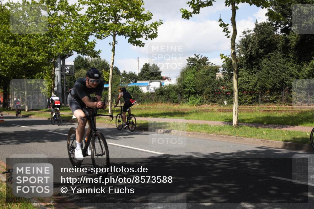 10.08.2025 - GEWOBA Citytriathlon Bremen Yannick Fuchs http://msf.ph/oto/8573588 10.08.2025 13:05:00 Radfahren 590, 629, 645, 745, 884, 929, 930, 951, 1010 meine-sportfotos.de