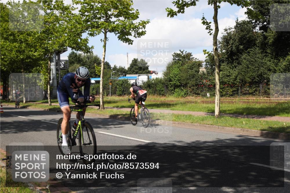 10.08.2025 - GEWOBA Citytriathlon Bremen Yannick Fuchs http://msf.ph/oto/8573594 10.08.2025 13:05:05 Radfahren 590, 629, 645, 745, 884, 916, 928, 929, 951, 958, 1010 meine-sportfotos.de