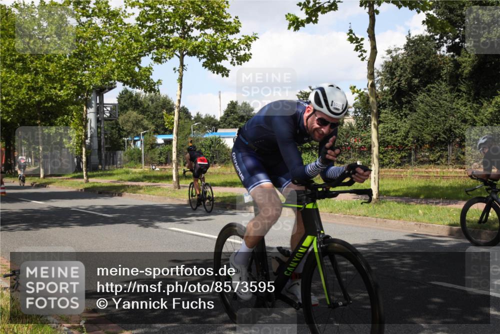 10.08.2025 - GEWOBA Citytriathlon Bremen Yannick Fuchs http://msf.ph/oto/8573595 10.08.2025 13:05:05 Radfahren 590, 629, 645, 745, 884, 916, 928, 929, 951, 958, 1010 meine-sportfotos.de