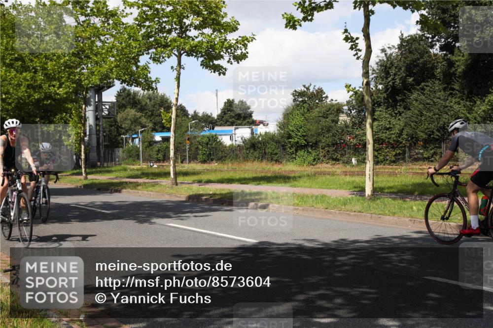 10.08.2025 - GEWOBA Citytriathlon Bremen Yannick Fuchs http://msf.ph/oto/8573604 10.08.2025 13:05:19 Radfahren 587, 622, 641, 659, 884, 916, 928, 943, 958, 1010 meine-sportfotos.de