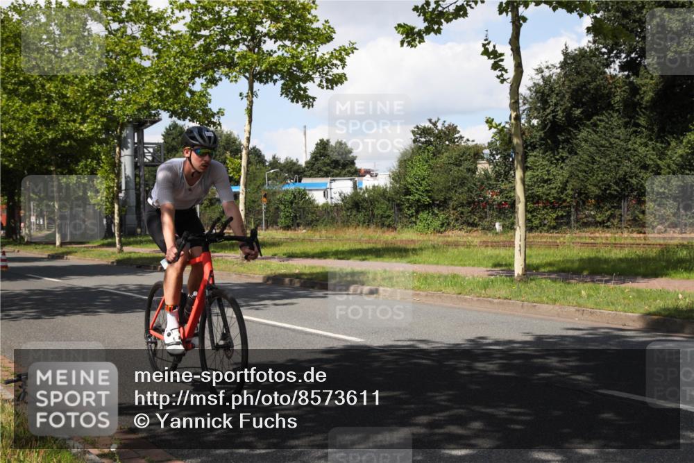 10.08.2025 - GEWOBA Citytriathlon Bremen Yannick Fuchs http://msf.ph/oto/8573611 10.08.2025 13:05:28 Radfahren 587, 615, 622, 627, 641, 659, 809, 876, 897, 943, 958 meine-sportfotos.de