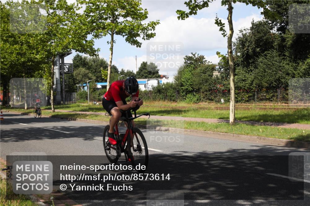 10.08.2025 - GEWOBA Citytriathlon Bremen Yannick Fuchs http://msf.ph/oto/8573614 10.08.2025 13:05:34 Radfahren 587, 615, 627, 641, 659, 746, 809, 876, 897, 943 meine-sportfotos.de