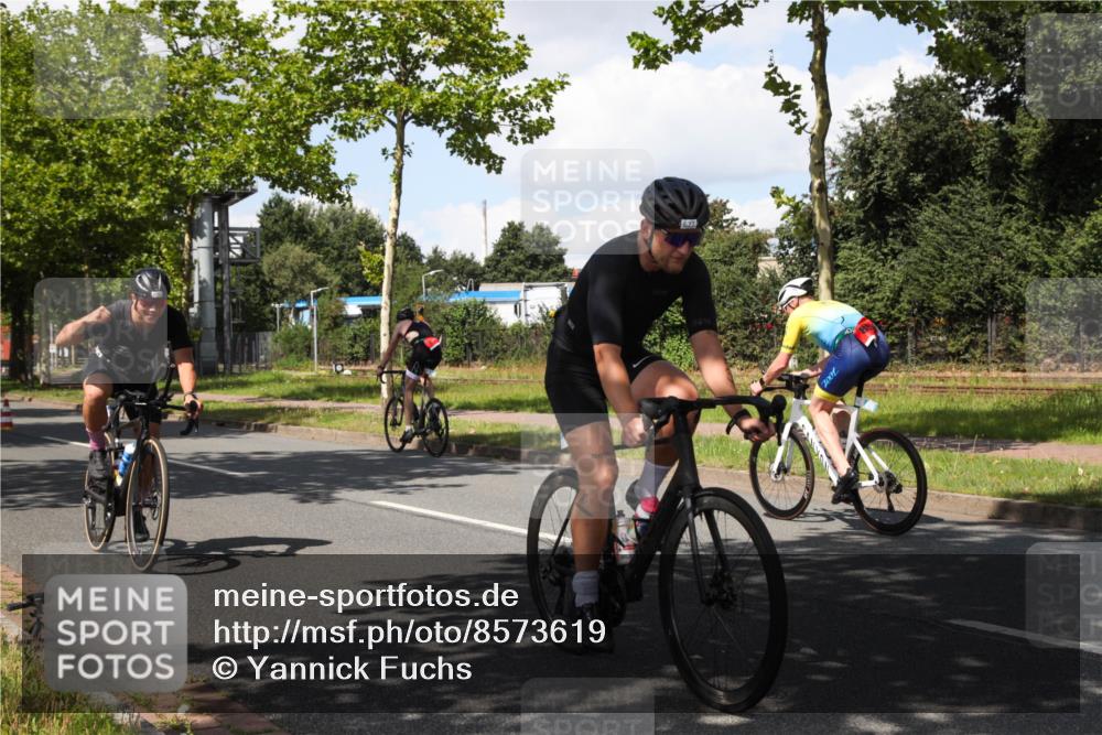 10.08.2025 - GEWOBA Citytriathlon Bremen Yannick Fuchs http://msf.ph/oto/8573619 10.08.2025 13:05:37 Radfahren 615, 616, 627, 659, 746, 809, 876, 897, 943 meine-sportfotos.de