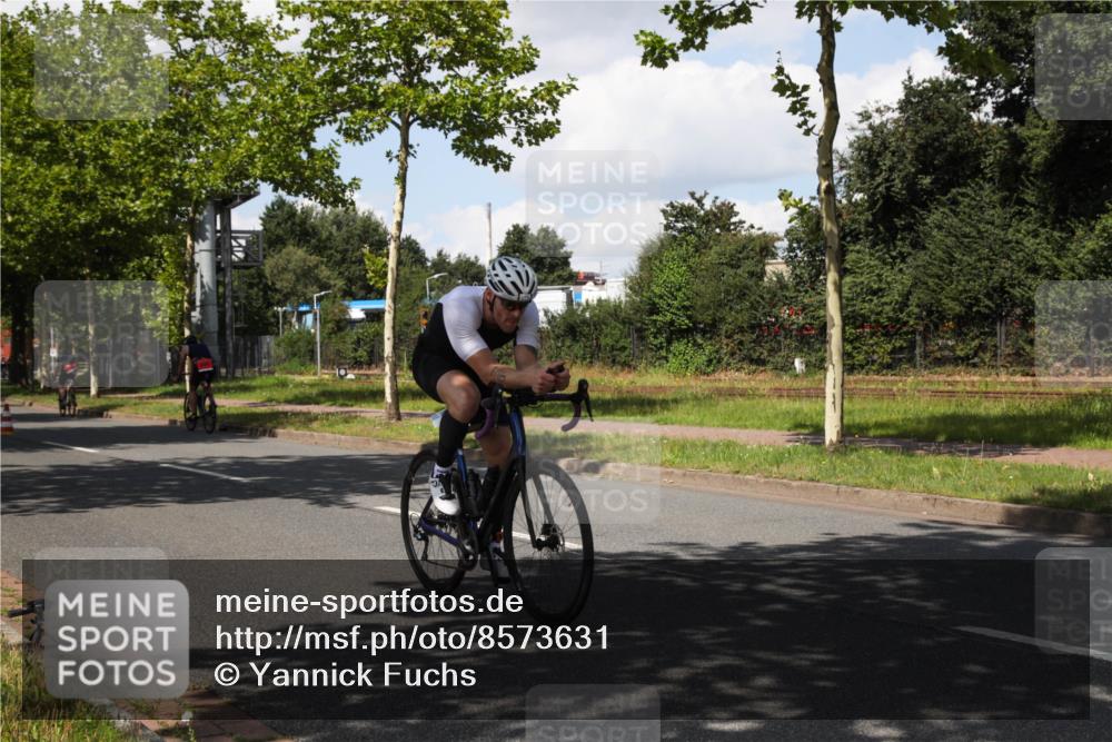 10.08.2025 - GEWOBA Citytriathlon Bremen Yannick Fuchs http://msf.ph/oto/8573631 10.08.2025 13:05:48 Radfahren 573, 615, 616, 627, 630, 746, 767, 793, 809, 857, 876, 897, 981 meine-sportfotos.de