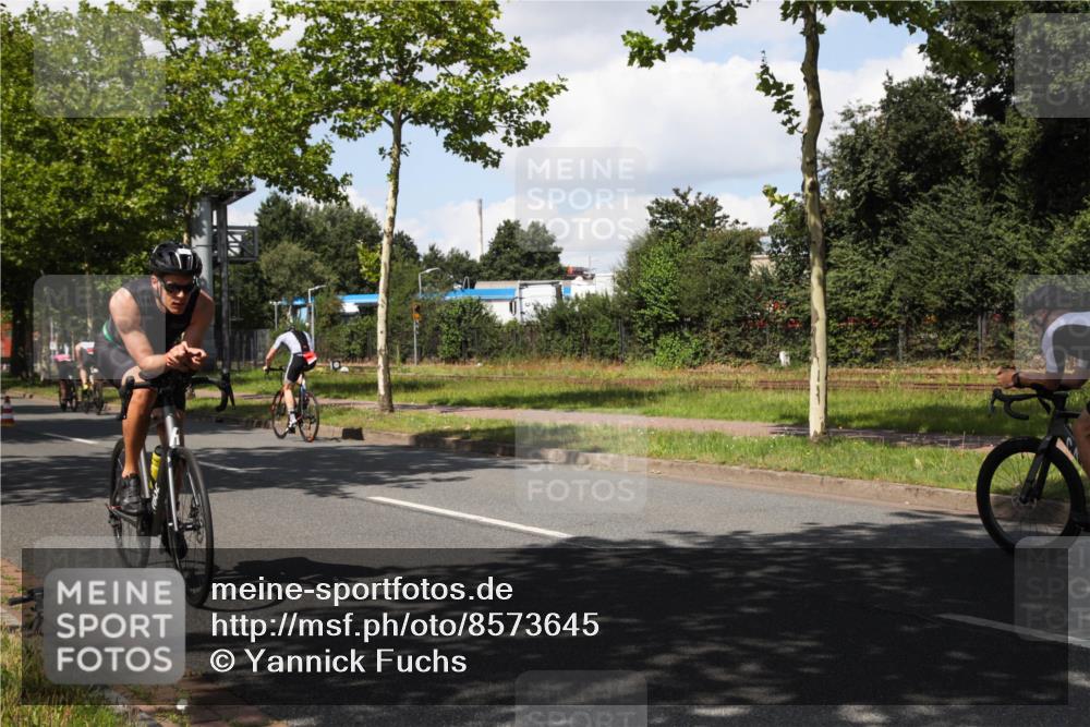 10.08.2025 - GEWOBA Citytriathlon Bremen Yannick Fuchs http://msf.ph/oto/8573645 10.08.2025 13:05:58 Radfahren 573, 616, 630, 741, 767, 793, 857, 918, 948, 962, 981 meine-sportfotos.de
