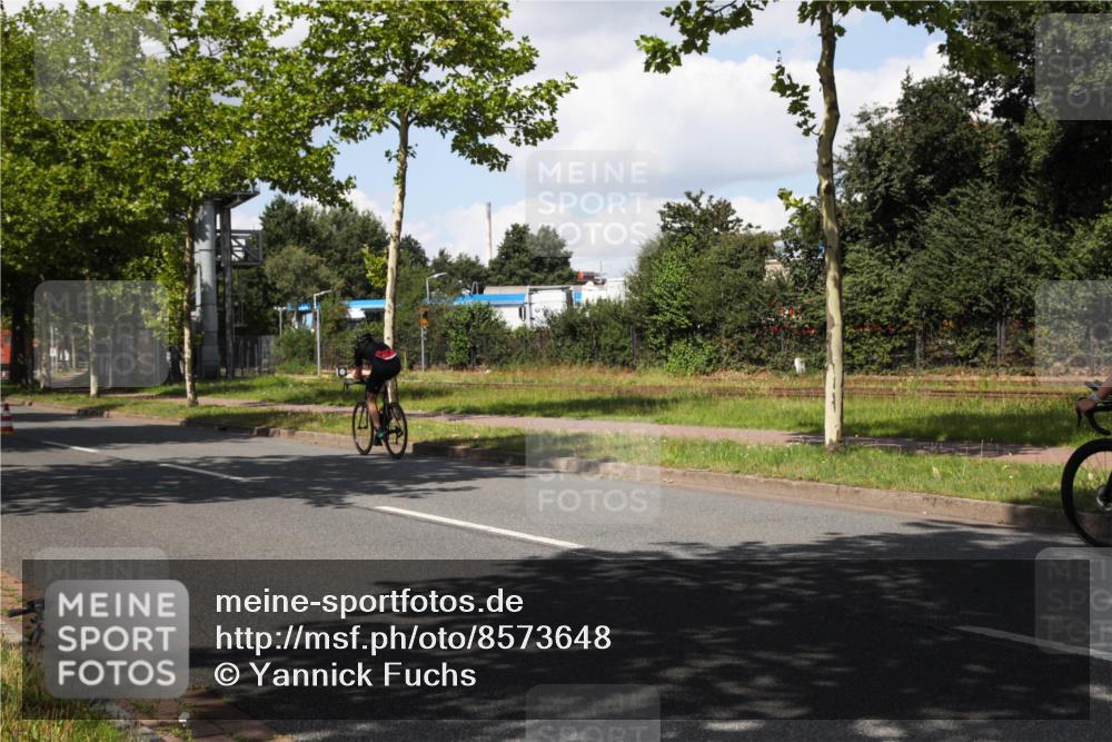 10.08.2025 - GEWOBA Citytriathlon Bremen Yannick Fuchs http://msf.ph/oto/8573648 10.08.2025 13:06:03 Radfahren 573, 630, 682, 741, 767, 793, 857, 918, 948, 962, 981 meine-sportfotos.de