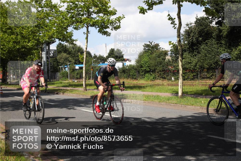 10.08.2025 - GEWOBA Citytriathlon Bremen Yannick Fuchs http://msf.ph/oto/8573655 10.08.2025 13:06:12 Radfahren 682, 741, 918, 948, 962, 1026 meine-sportfotos.de