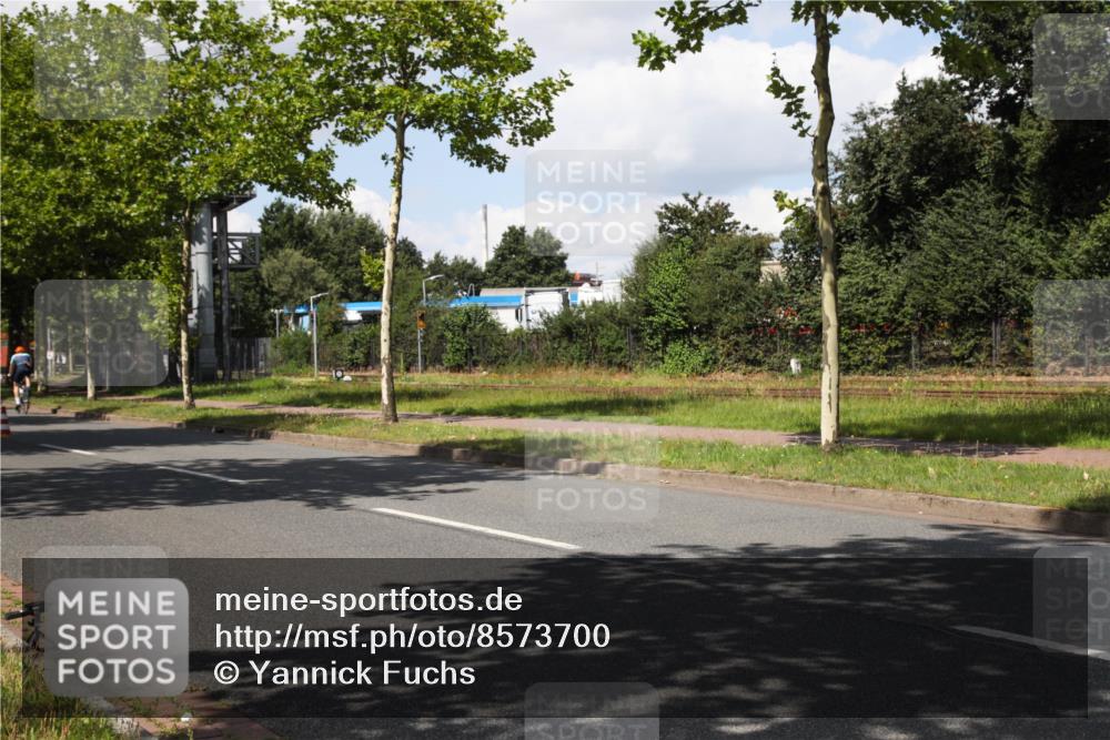 10.08.2025 - GEWOBA Citytriathlon Bremen Yannick Fuchs http://msf.ph/oto/8573700 10.08.2025 13:06:59 Radfahren 638, 649, 679, 724, 867, 914 meine-sportfotos.de
