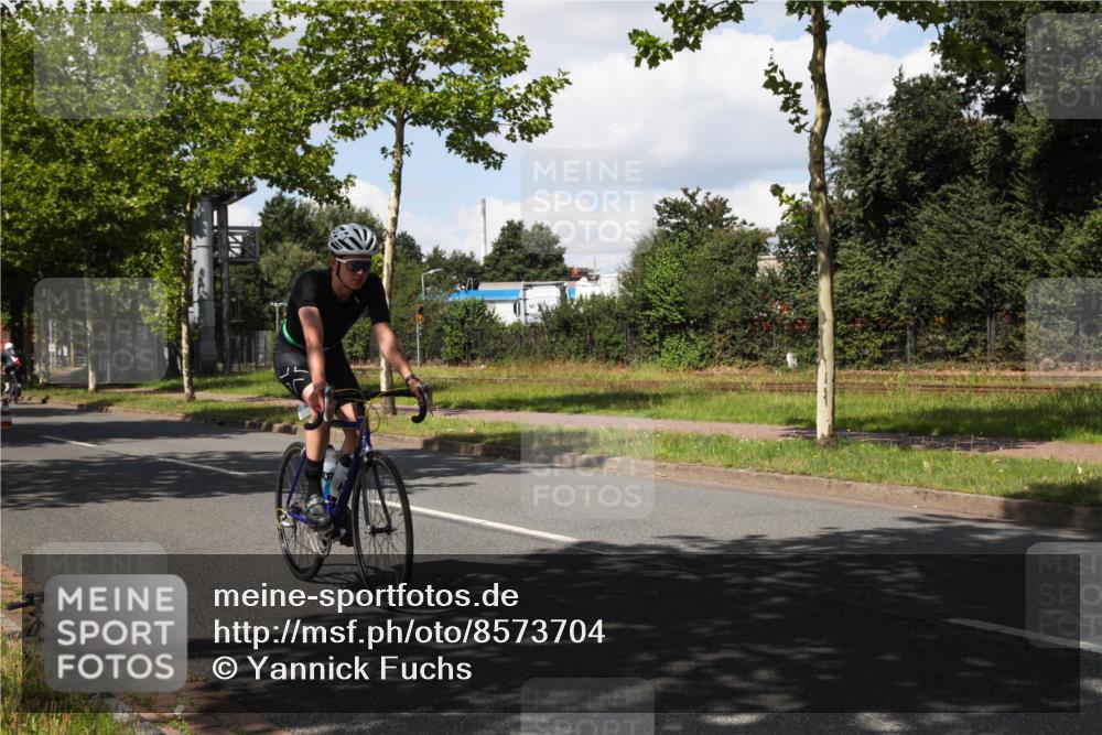 10.08.2025 - GEWOBA Citytriathlon Bremen Yannick Fuchs http://msf.ph/oto/8573704 10.08.2025 13:07:08 Radfahren 649, 717, 724, 806, 820, 888, 903 meine-sportfotos.de