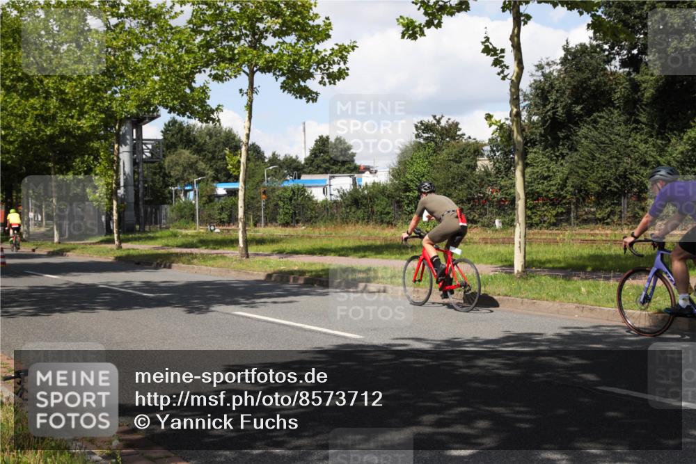 10.08.2025 - GEWOBA Citytriathlon Bremen Yannick Fuchs http://msf.ph/oto/8573712 10.08.2025 13:07:13 Radfahren 649, 656, 717, 724, 806, 820, 888, 903 meine-sportfotos.de