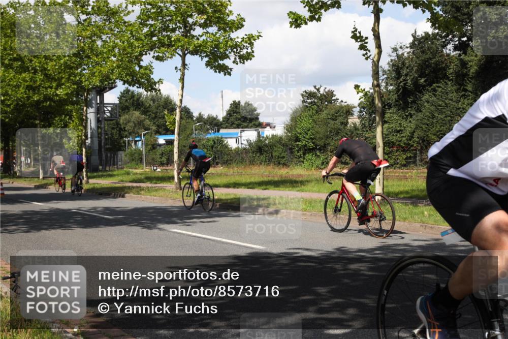 10.08.2025 - GEWOBA Citytriathlon Bremen Yannick Fuchs http://msf.ph/oto/8573716 10.08.2025 13:07:15 Radfahren 649, 656, 717, 724, 806, 820, 888, 903, 950 meine-sportfotos.de