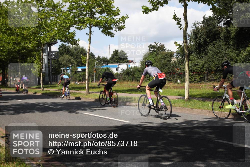 10.08.2025 - GEWOBA Citytriathlon Bremen Yannick Fuchs http://msf.ph/oto/8573718 10.08.2025 13:07:15 Radfahren 649, 656, 717, 724, 806, 820, 888, 903, 950 meine-sportfotos.de