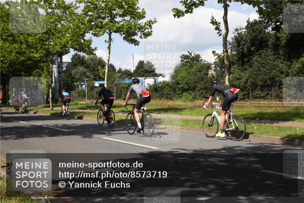 10.08.2025 - GEWOBA Citytriathlon Bremen Yannick Fuchs http://msf.ph/oto/8573719 10.08.2025 13:07:16 Radfahren 649, 656, 717, 724, 806, 820, 873, 888, 903, 950 meine-sportfotos.de