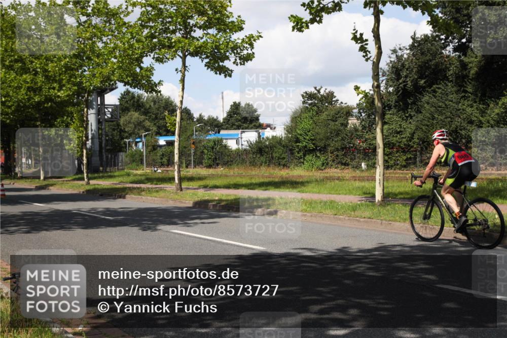 10.08.2025 - GEWOBA Citytriathlon Bremen Yannick Fuchs http://msf.ph/oto/8573727 10.08.2025 13:07:25 Radfahren 648, 656, 717, 806, 820, 873, 888, 903, 950, 959 meine-sportfotos.de