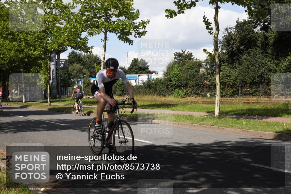 10.08.2025 - GEWOBA Citytriathlon Bremen Yannick Fuchs http://msf.ph/oto/8573738 10.08.2025 13:07:36 Radfahren 648, 873, 950, 959 meine-sportfotos.de