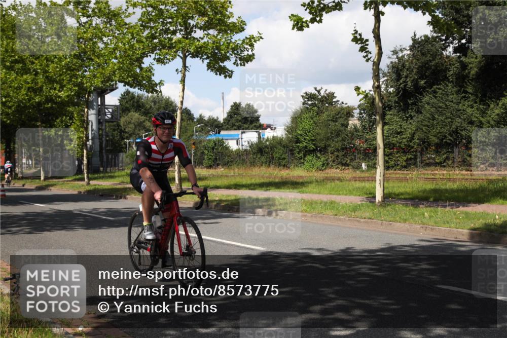 10.08.2025 - GEWOBA Citytriathlon Bremen Yannick Fuchs http://msf.ph/oto/8573775 10.08.2025 13:08:34 Radfahren 551, 552, 692, 702, 768, 824, 836, 855, 859, 968, 980, 1016 meine-sportfotos.de