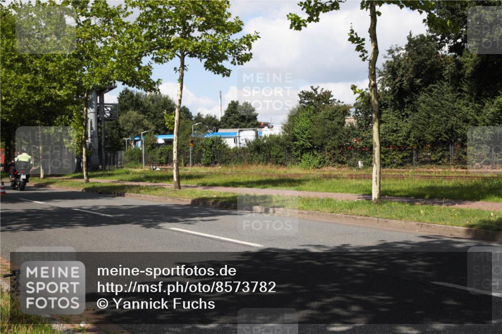 10.08.2025 - GEWOBA Citytriathlon Bremen Yannick Fuchs http://msf.ph/oto/8573782 10.08.2025 13:08:39 Radfahren 551, 552, 692, 702, 768, 824, 836, 855, 859, 912, 968, 1016 meine-sportfotos.de