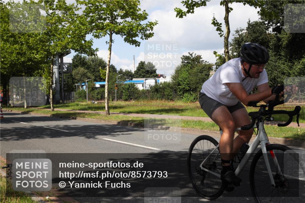 10.08.2025 - GEWOBA Citytriathlon Bremen Yannick Fuchs http://msf.ph/oto/8573793 10.08.2025 13:08:46 Radfahren 551, 552, 692, 702, 768, 824, 859, 912, 968, 1016 meine-sportfotos.de