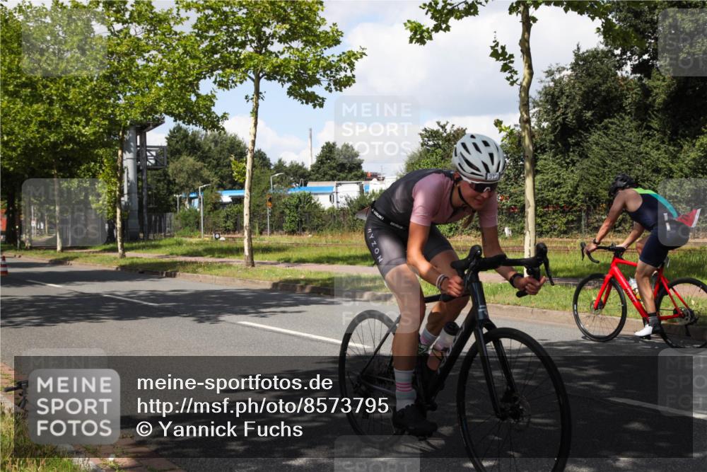 10.08.2025 - GEWOBA Citytriathlon Bremen Yannick Fuchs http://msf.ph/oto/8573795 10.08.2025 13:08:50 Radfahren 551, 692, 824, 912, 968, 1016 meine-sportfotos.de